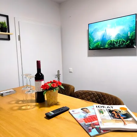 Schwert Loft S72 Free Parking & Wifi 公寓 威尔登